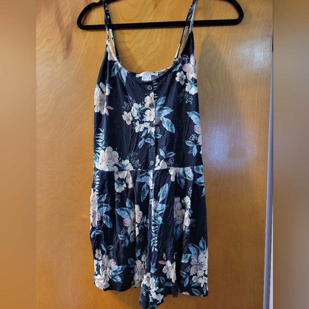 Venus romper - Picture 1 of 3